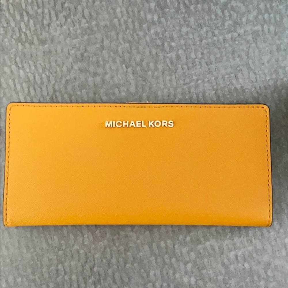 ✨ Michael Kors Jet Set Leather Wallet ✨